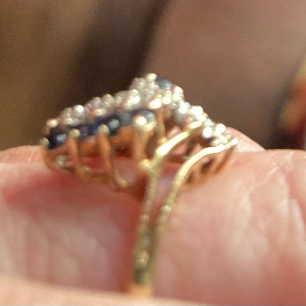 Elegant 10 k Gold and Blue Sapphire and Diamond Ring - Picture 3 of 6